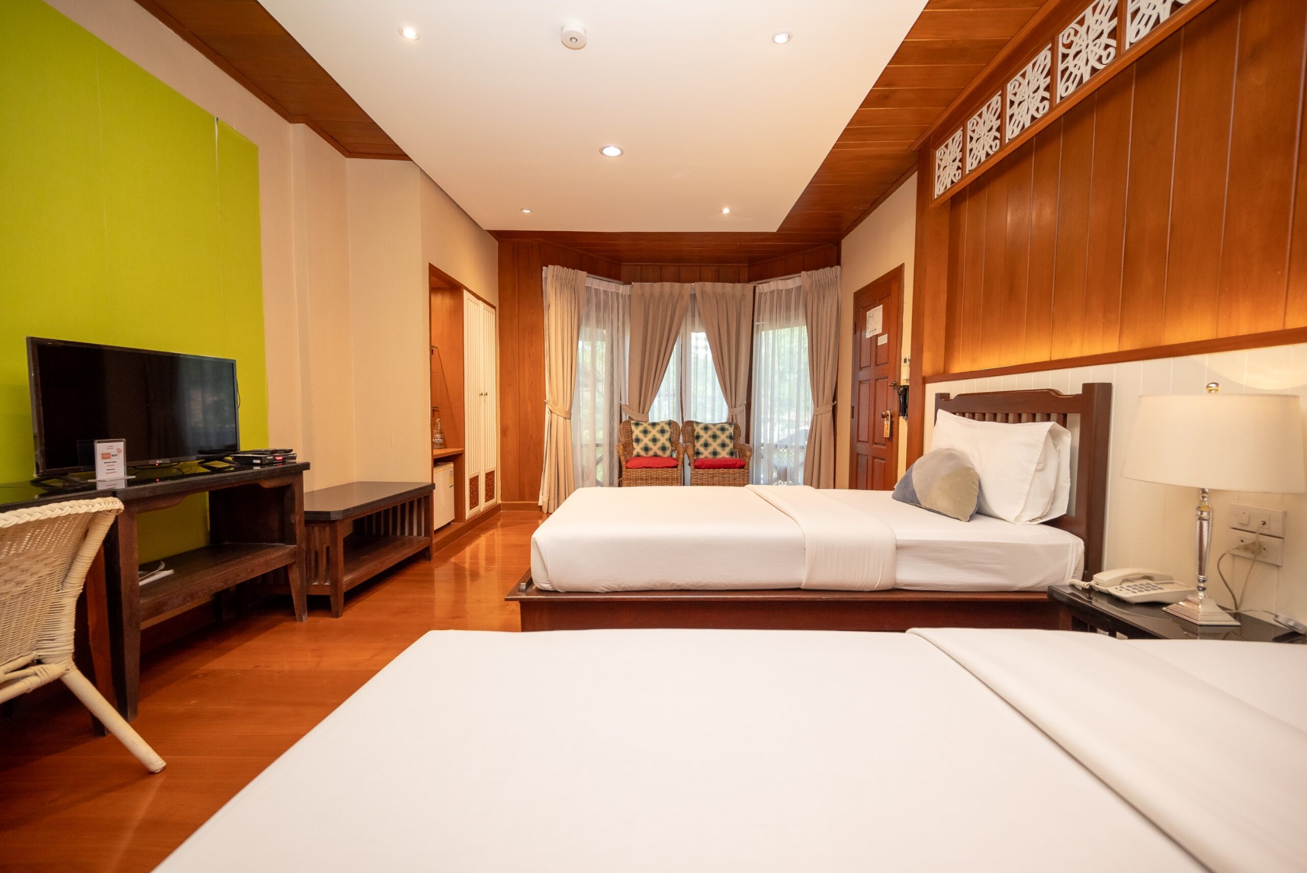 DELUXE ROOM