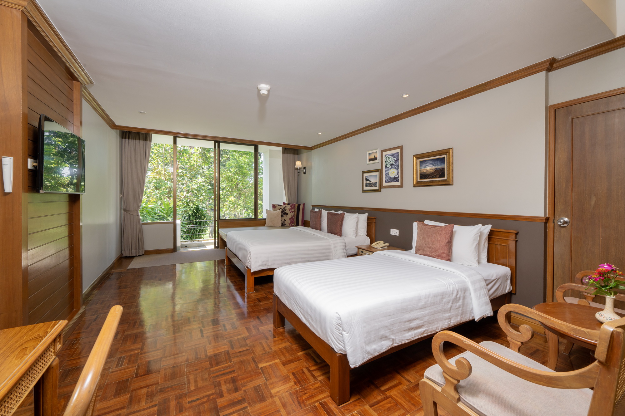 Riverside Deluxe Family